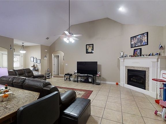 3rd image of 1405 Latisha Ln