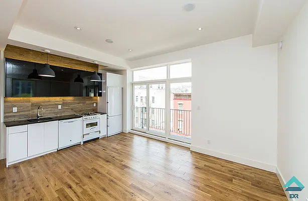 Rented by EXR | media 58