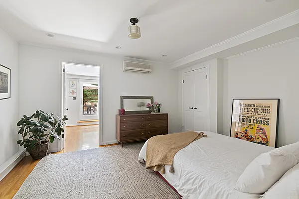 Sold by Compass | media 5