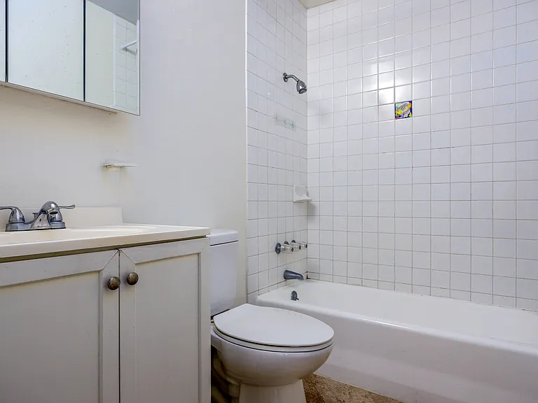 633 East 1st Street — Photo 26