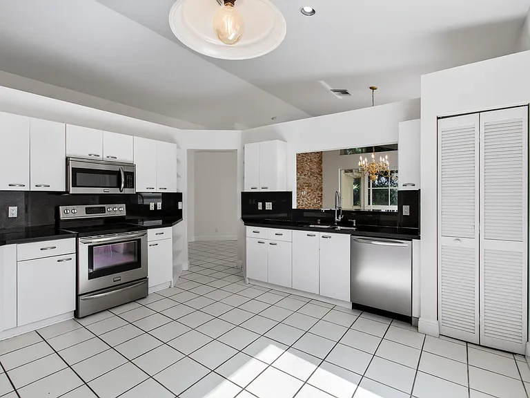 5225 Brookview Dr — Photo 53