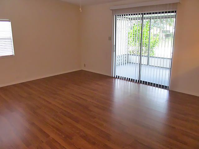 2nd image of 754 E Palm Valley Dr