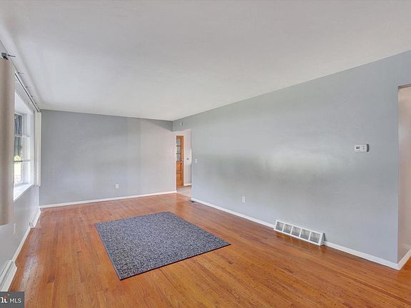 4th image of 2833 Anita Dr