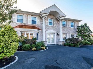 3195 Wynsum Ave, Merrick, NY 11566