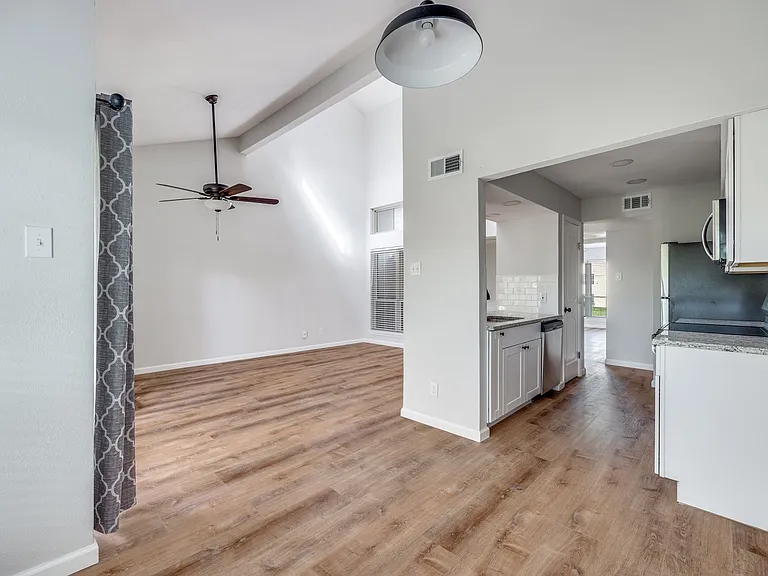 Creekside Condominumums — Photo 4