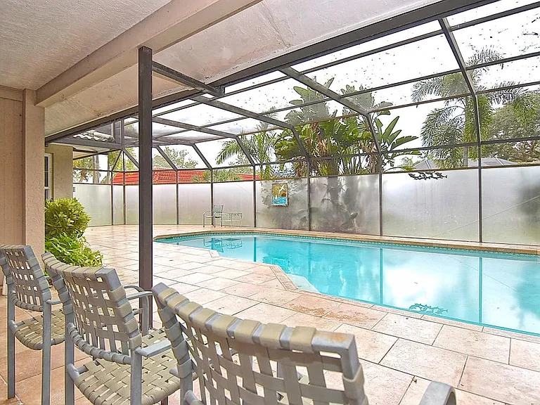 1876 Riviera Cir — Photo 18