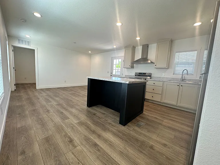 2060 N Ctr #381 — Photo 3