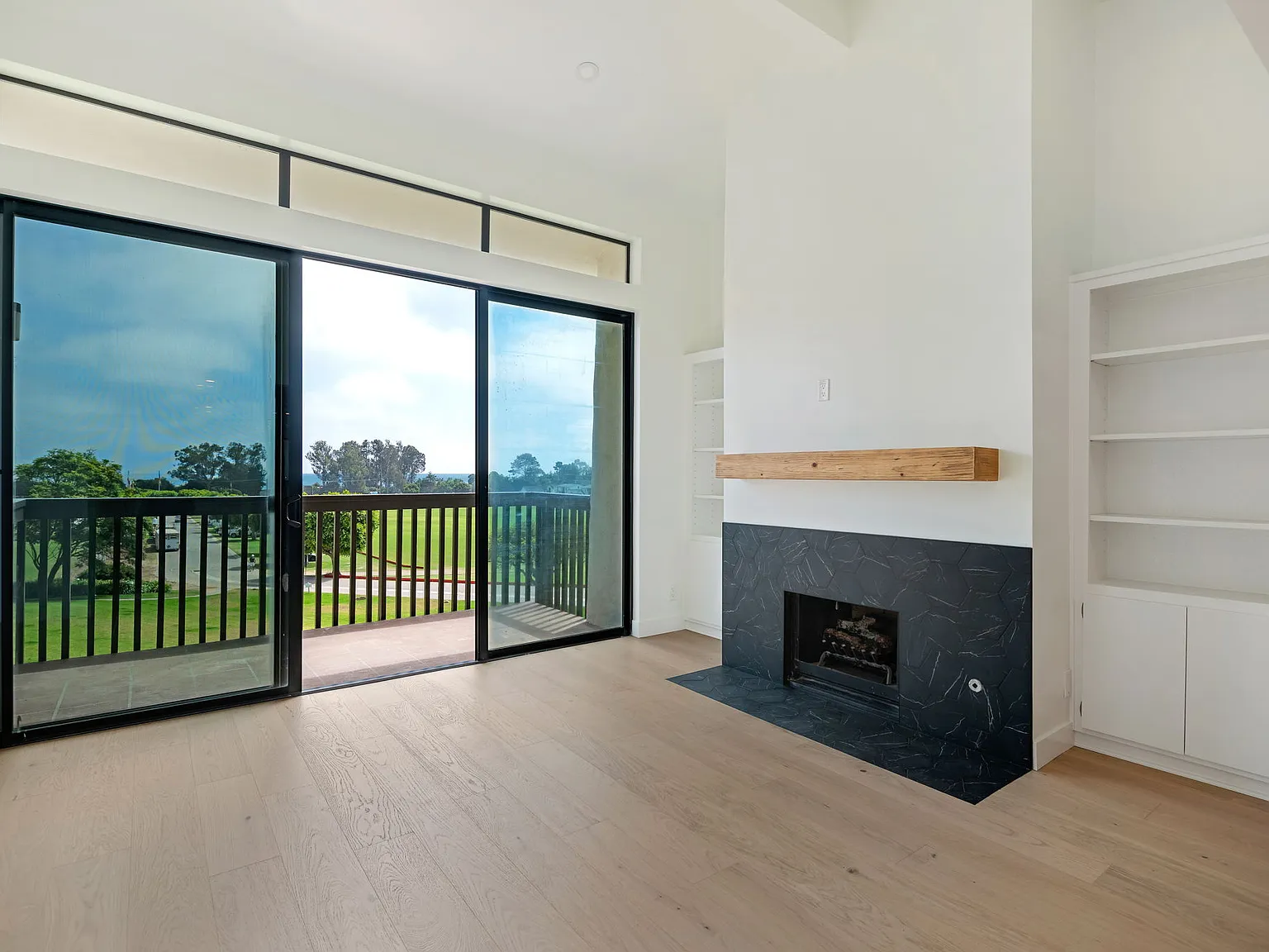 2 bed, 1100 sqft, $5,200 — Photo 4