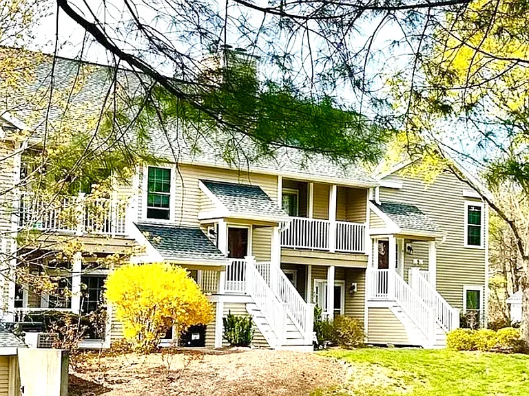 37 Bradford Commons Ln — Photo 3