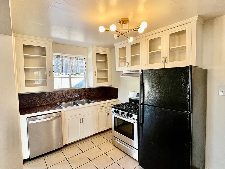 4215 N 16th Ave — Photo 5