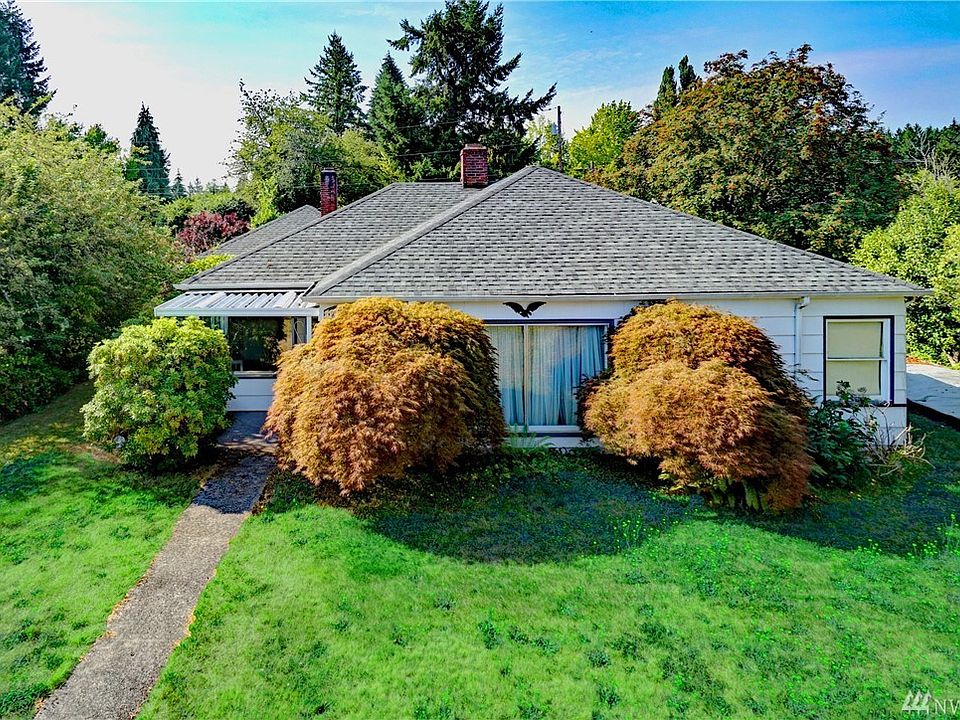 Welcome home, to this charming rambler with 3 bedrooms, 1.5 bath, located in the desirable community of Westside, close to everything!  