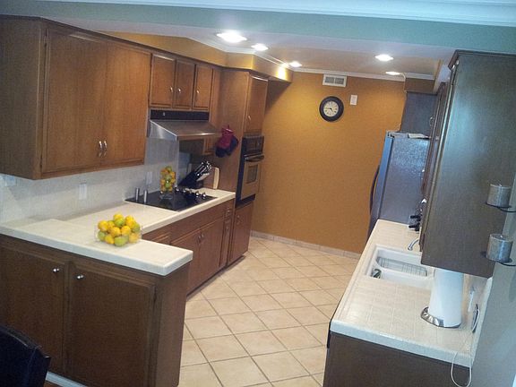 5th image of 389 Cliff Dr APT 8