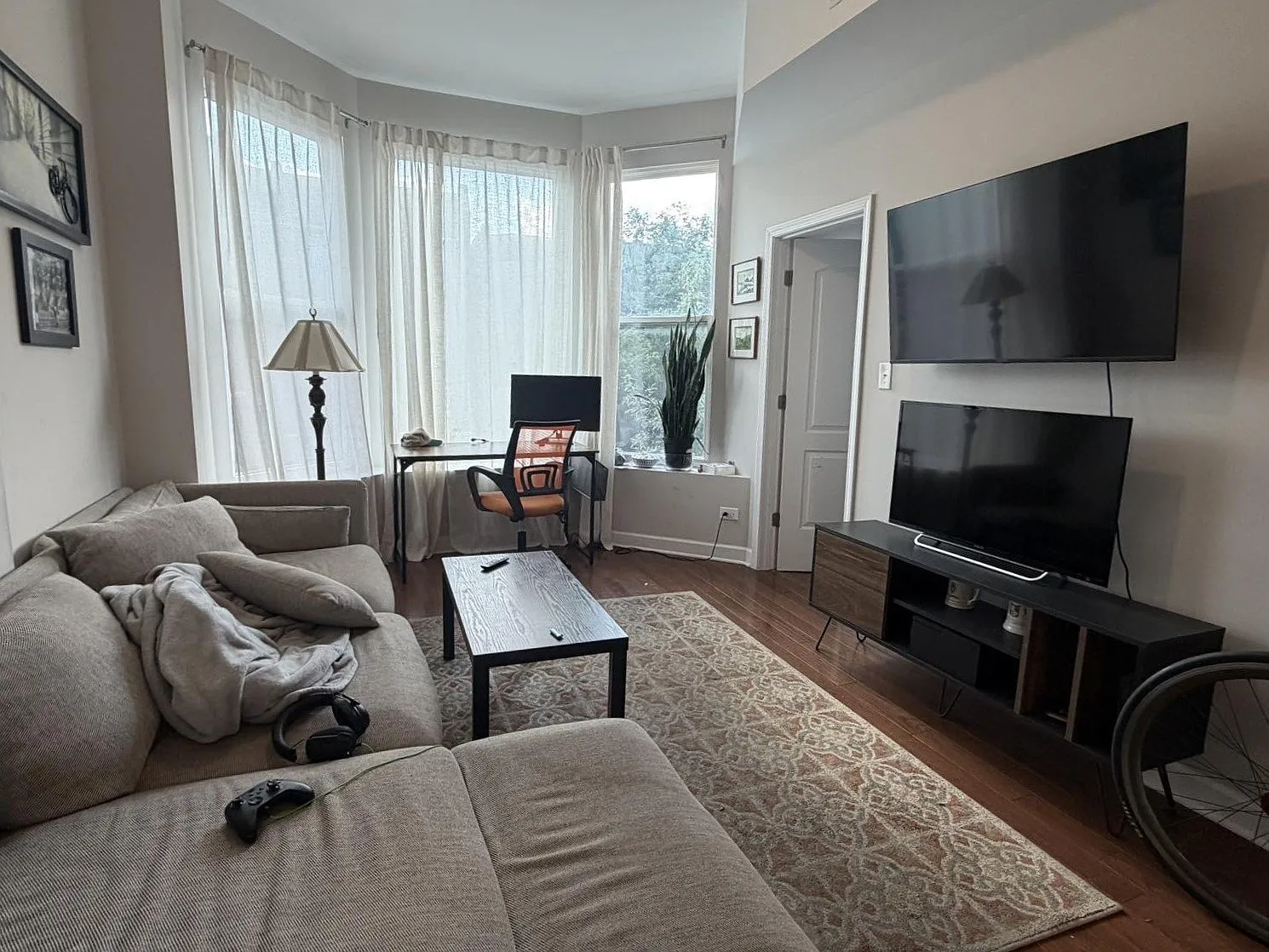 3505 N Sheffield Ave — Photo 1