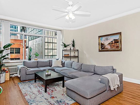 5th image of 211 E Ohio St APT 621