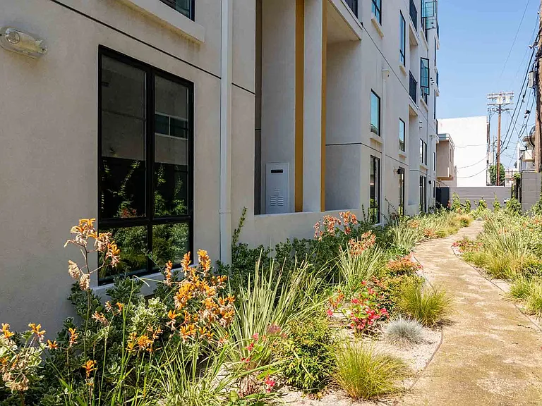 Montecito Lofts — Photo 21