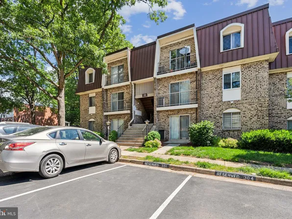 420 E Cornell Dr Unit 8, Sterling, VA 20164