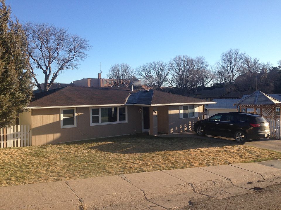 1st image of 522 8th Ave West