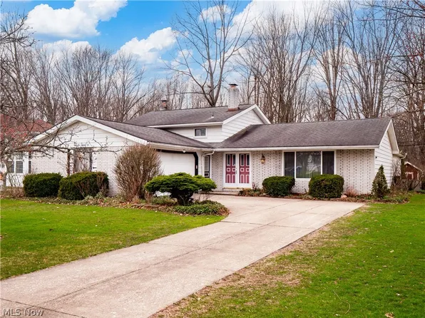 5482 Dorothy Dr, North Olmsted, OH 44070