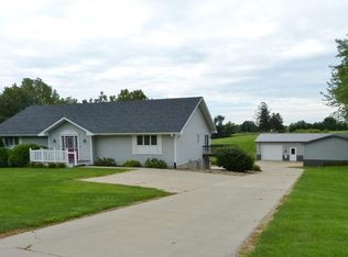 648 228th Pl, Pella, IA 50219