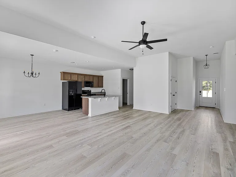 181 Southgate Dr — Photo 5