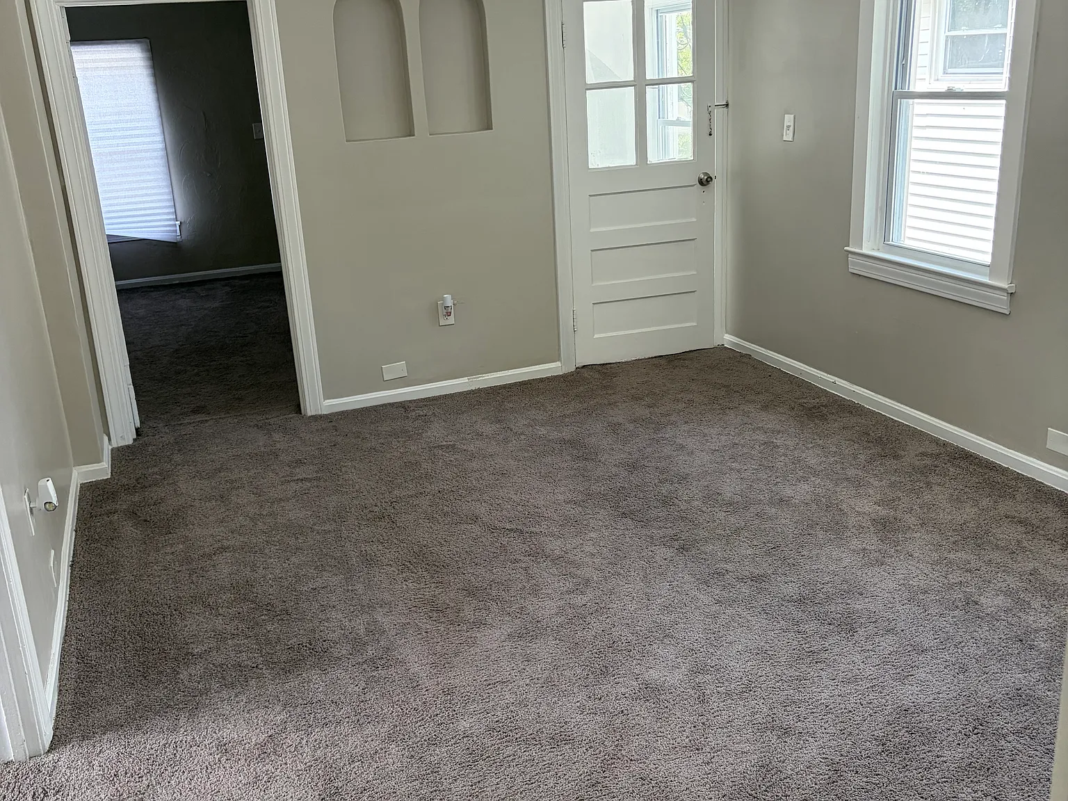 2 bed, 989 sqft, $950 — Photo 2
