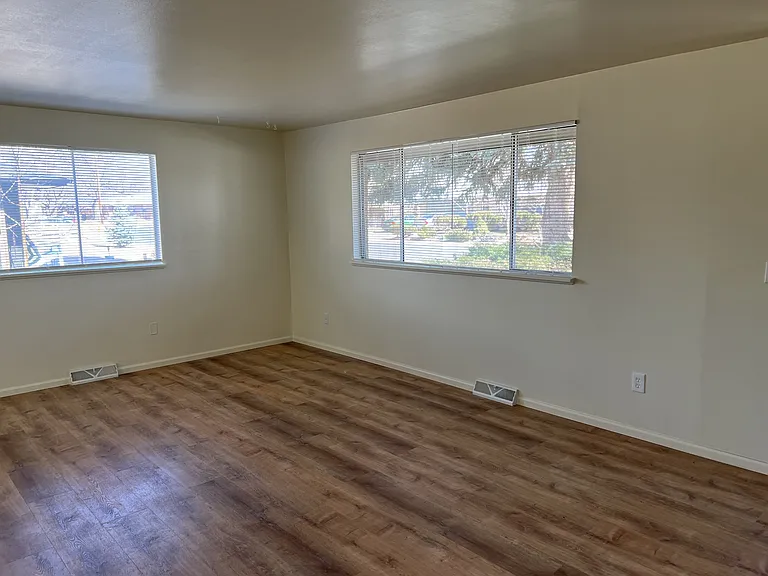 1033 Grant St — Photo 6