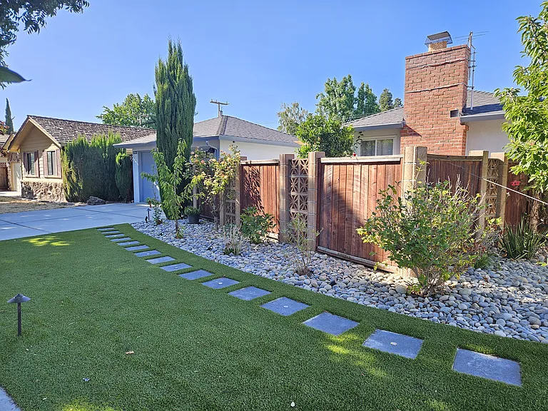 1137 W Knickerbocker Dr — Photo 2