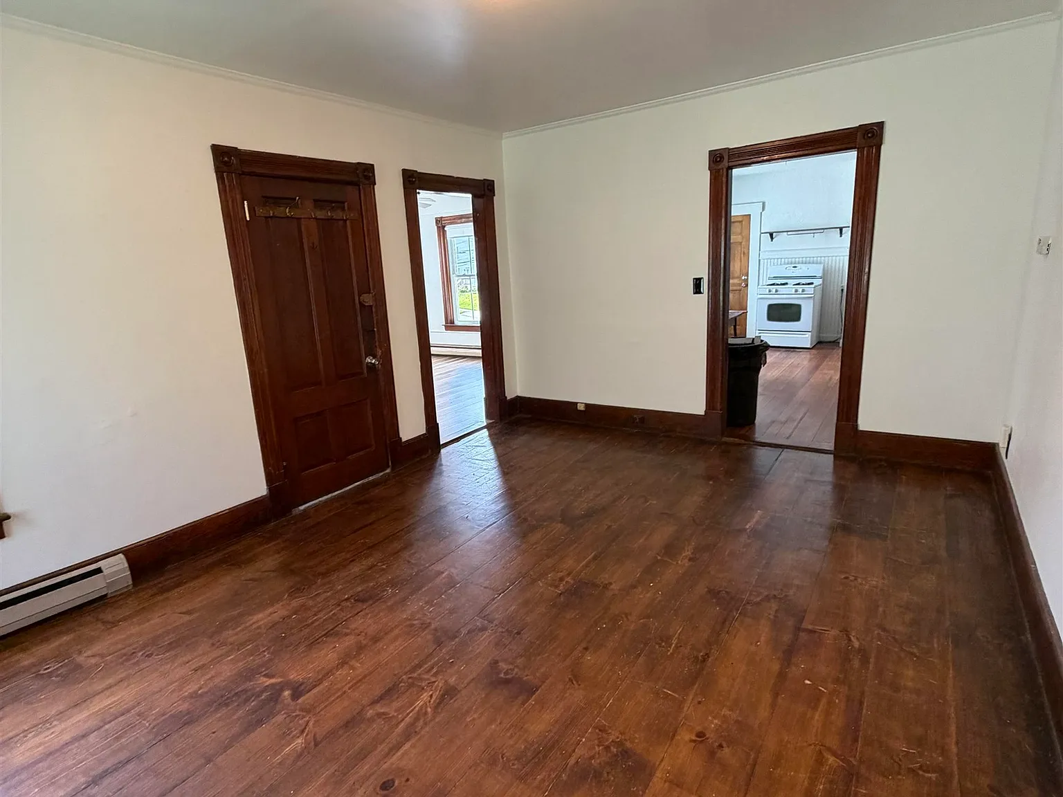 3 bed, 850 sqft, $2,500 — Photo 3
