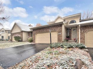 592 Deer Ridge Ln S, Maplewood, MN 55119