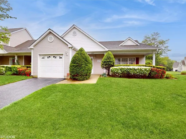 801 Pebble Beach Path #801, Riverhead, NY 11901