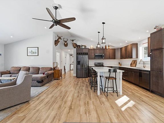 3rd image of 1074 Williamson Road