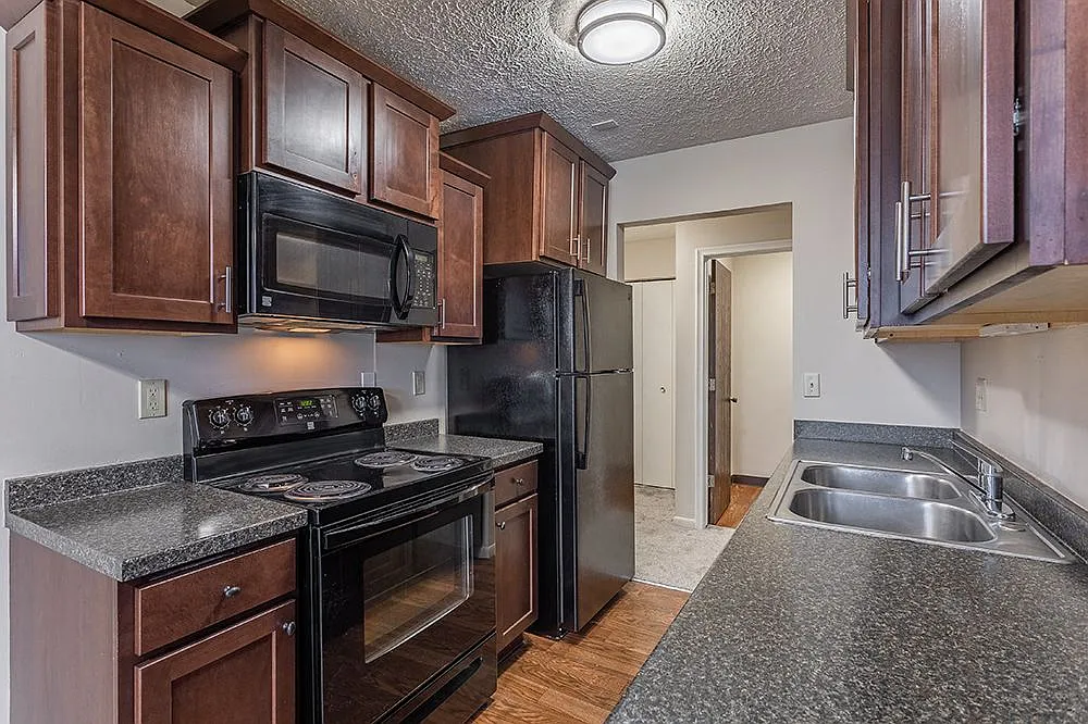 Delta Square Apartments - Lansing, MI — Photo 2