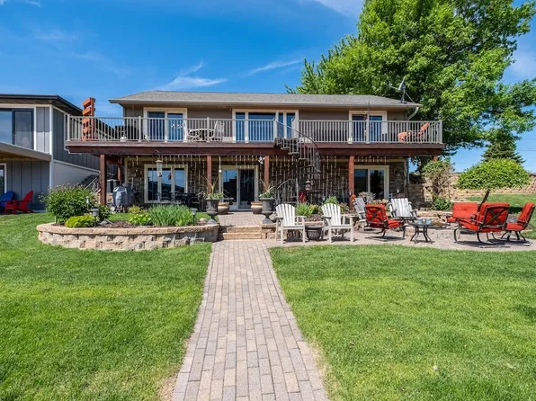 15732 Tradewind Dr, Spirit Lake, IA 51360