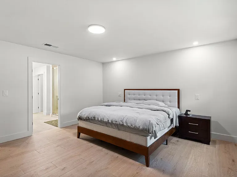 2507 Edgewater Dr — Photo 16