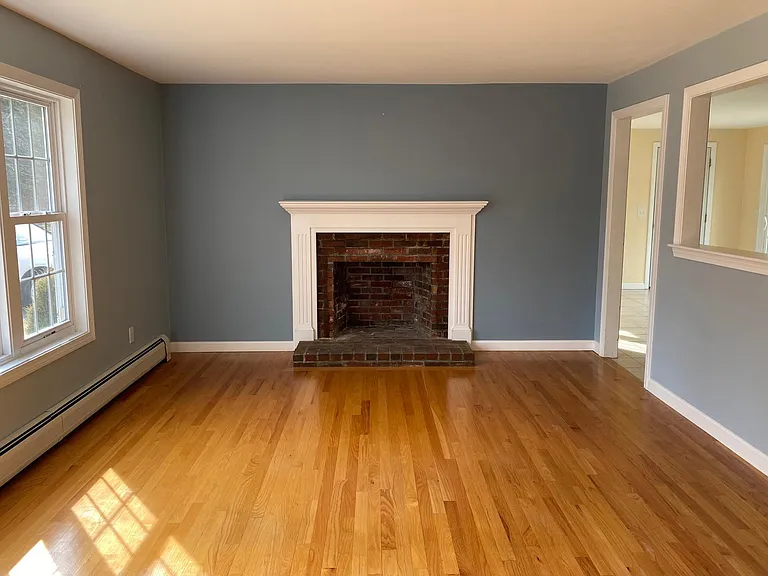18 Myrtle Ln — Photo 2
