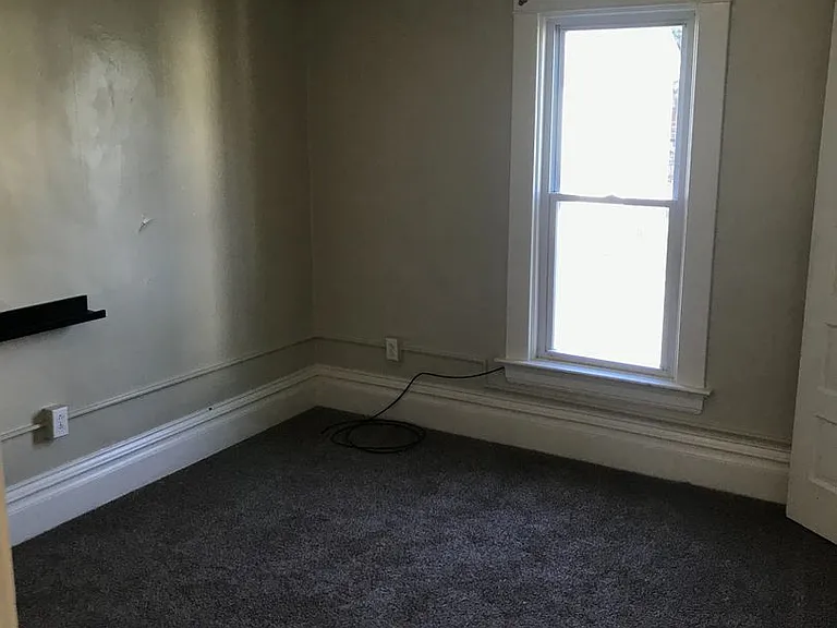 208 E Walnut St — Photo 15