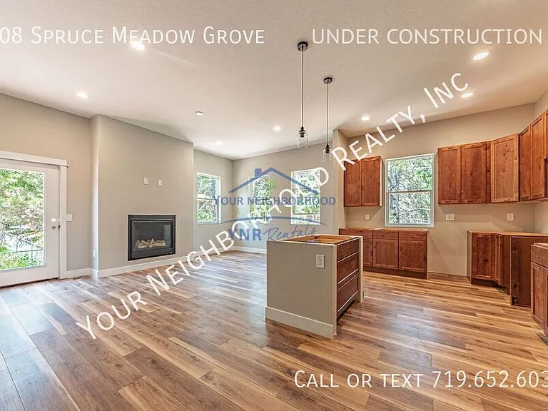 308 Spruce Meadow Grv — Photo 8