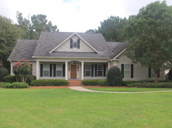 121 Sweetbriar Lakes Dr, Thomasville, GA 31757