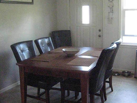 Dining room/entrance