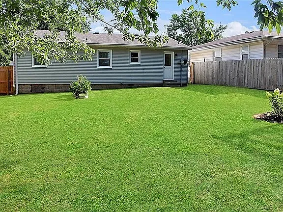 726 W Broadway St — Photo 16
