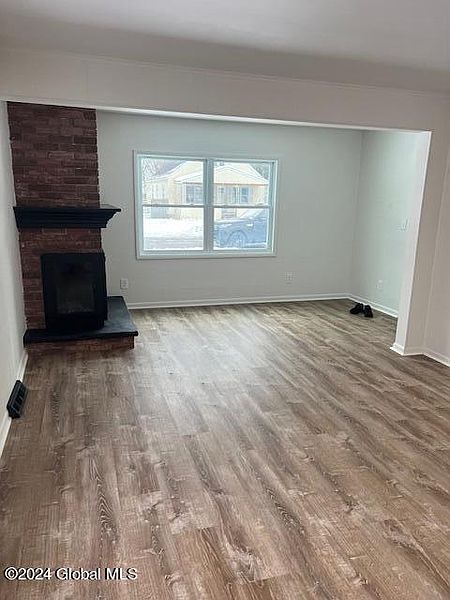 2nd image of 2511 2nd Avenue