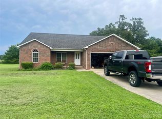 8289 Madison Ln, Hickory, NC 28602