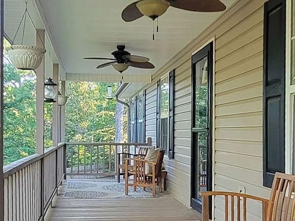 3rd image of 1605 Cody Rd