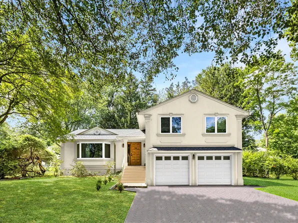 111 Ramile Ct, Paramus, NJ 07652