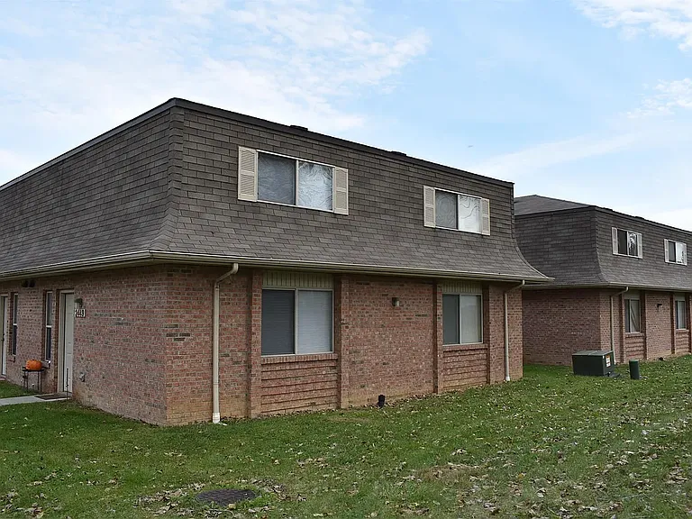 Dougan Lane Apartment — Photo 9