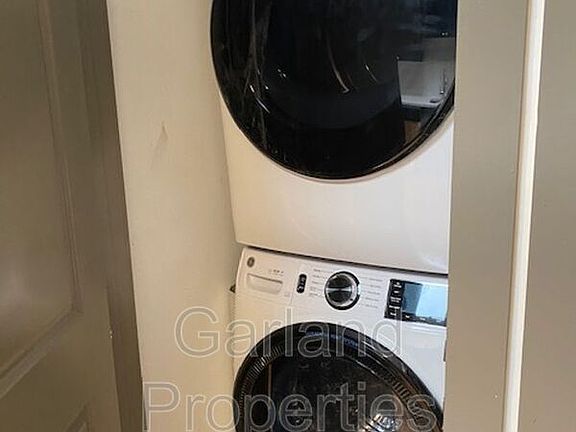 3rd image of 821 Salem Ave SW #205