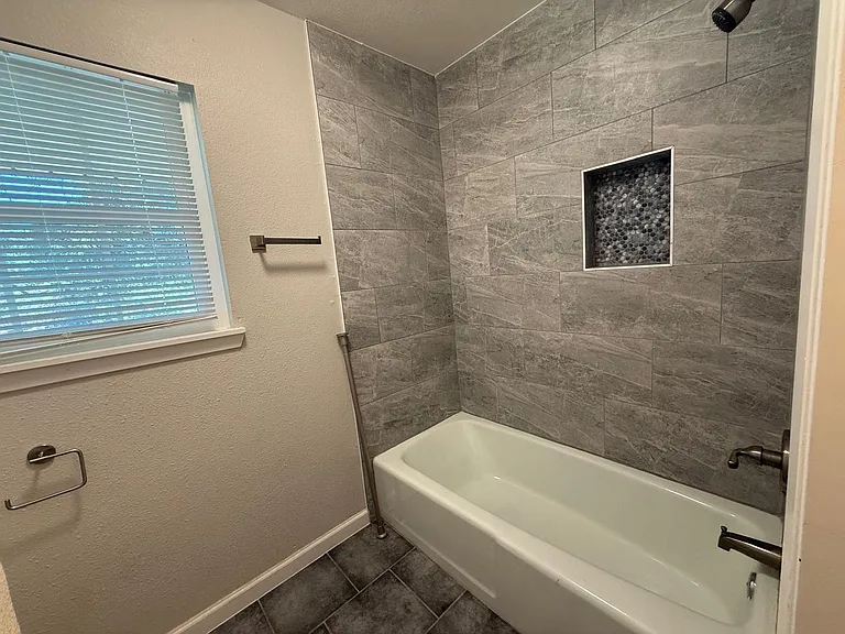 10606 Millspring — Photo 8