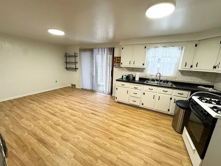 3987 Logans Ferry Rd — Photo 2