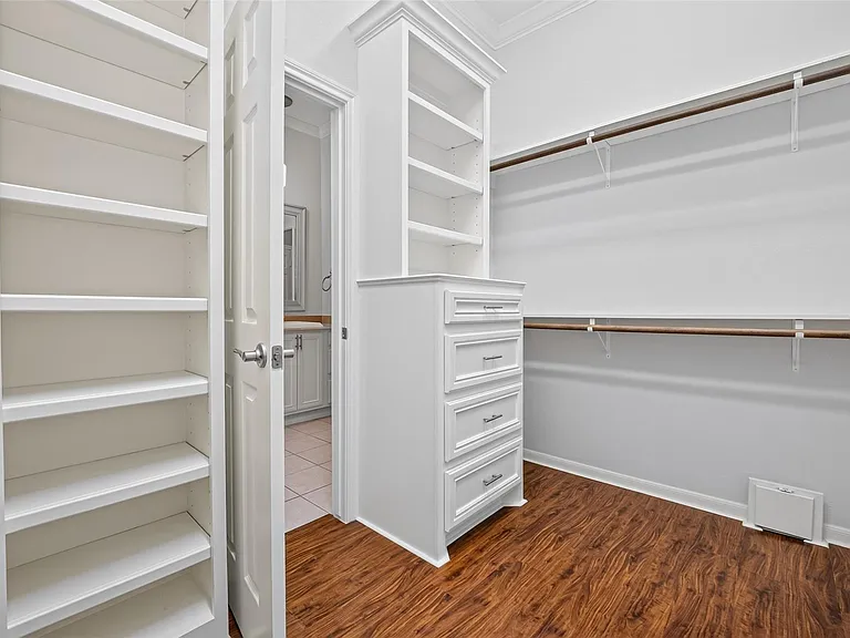 10310 Chevy Chase Dr — Photo 30