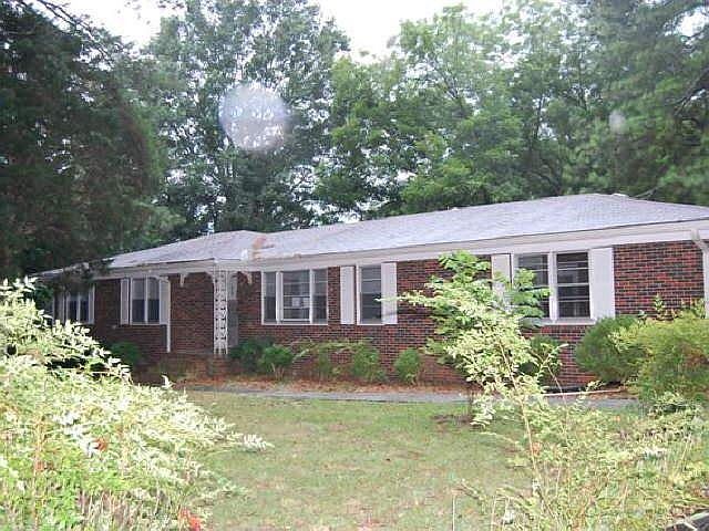 1st image of 605 N College Dr